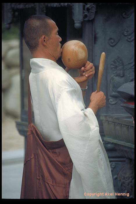 betender Mönch